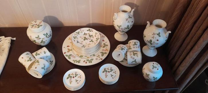 Wedgwood strawberry   gebakstel, Antiek en Kunst, Antiek | Servies compleet, Ophalen of Verzenden