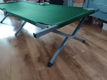 Opvouwbaar logeerbed / campingbed/ soldatenbed beschikbaar voor biedingen
