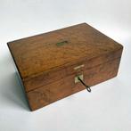 Antiek schrijfkistje, esdoorn, met sleuteltje, Antiek en Kunst, Ophalen of Verzenden