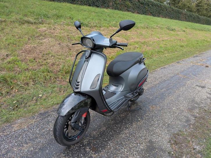 2022 Vespa Sprint 4-takt 3v iGet bromscooter met 12.300km, Fietsen en Brommers, Scooters | Vespa, Zo goed als nieuw, Overige modellen