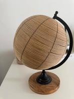 Wereldbol van rotan en mangohout, Huis en Inrichting, Woonaccessoires | Wereldbollen, Ophalen of Verzenden, Gebruikt