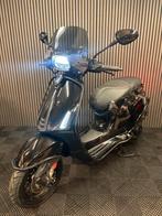 VESPA SPRINT 4T 3V BROM 2022 FULL OPTION GLANS ZWART, Fietsen en Brommers, Scooters | Vespa, Overige modellen, Maximaal 45 km/u