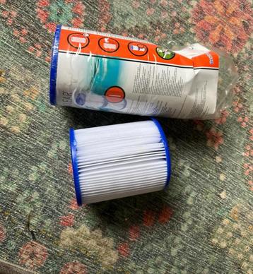 2 bestway filters 1 beschikbaar voor biedingen