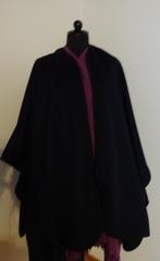 NIEUW royale poncho / omslagdoek In Marine Blauw in wollen l, Kleding | Dames, Jassen | Zomer, Ophalen of Verzenden, Nieuw, Maat 46/48 (XL) of groter
