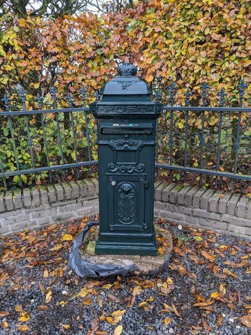 Solide Engelse stijl kolombrievenbus, Tuin en Terras, Brievenbussen, Gebruikt, Staande brievenbus, IJzer, Ophalen