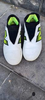 New Balance Tekela Magique FG 4V+ Kinder Voetbalschoenen, Gebruikt, Sportschoenen, Ophalen of Verzenden, New Balance