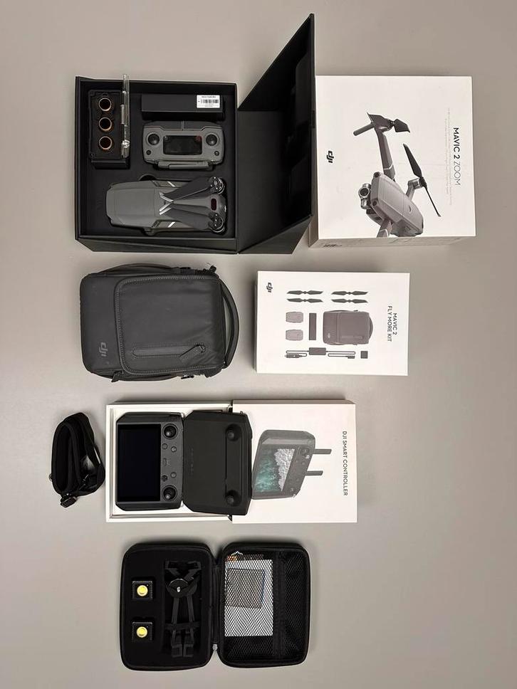 DJI Mavic 2 Zoom Fly More Combo + Smart Controller + Extra's, Audio, Tv en Foto, Drones, Zo goed als nieuw, Drone met camera, Ophalen of Verzenden
