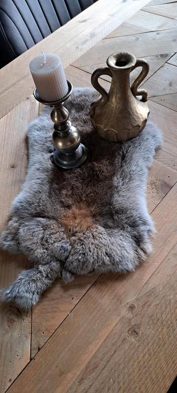 Konijnenvacht decoratie beschikbaar voor biedingen
