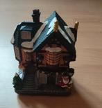 Kersthuisje - Decoratief Figuur, Hobby en Vrije tijd, Wargaming, Figuurtje(s), Overige soorten, Ophalen of Verzenden, Zo goed als nieuw
