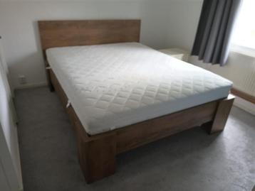 Compleet bed 200x160 met matras en lattenbodems beschikbaar voor biedingen