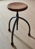 Industrieel draaikrukje, Huis en Inrichting, Krukjes, Ophalen, In hoogte verstelbaar, Zo goed als nieuw, Hout