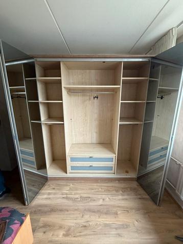 Z.g.n. Kledingkast te koop! beschikbaar voor biedingen