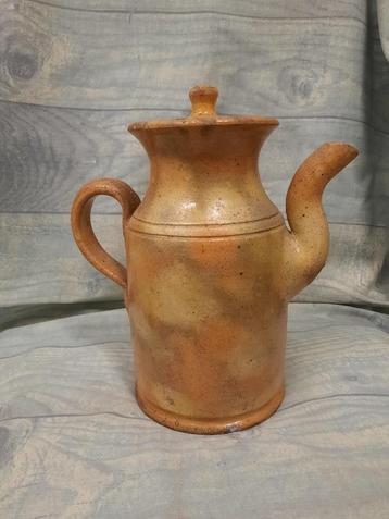 oude oranje -gele aardewerken koffiepot, eind 1800 begin 190
