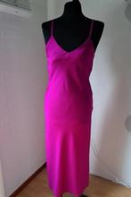 Roze zijden Ibiza jurk one size, Kleding | Dames, Jurken, Nieuw, Ophalen of Verzenden, Onder de knie, Roze