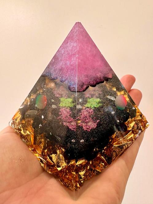 Orgonite Piramides met Edelstenen, Antiek en Kunst, Kunst | Designobjecten, Ophalen of Verzenden