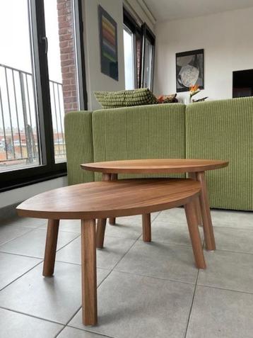 Bijzettafel set van 2 – walnootfineer, in nieuwstaat beschikbaar voor biedingen