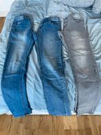 Drie spijkerbroeken, waarvan 1 met scheurtje., Ophalen of Verzenden, Gedragen, Blauw, Overige jeansmaten