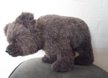 Beer. Ontwerper Edith P. Luitink. Beestenmaakster beschikbaar voor biedingen