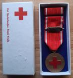 Rode Kruis Medaille met doosje., Verzamelen, Verzenden, Landmacht, Nederland, Lintje, Medaille of Wings