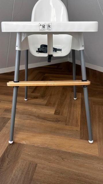 Ikea Kinderstoel met Bladcover en bamboe voetensteun beschikbaar voor biedingen