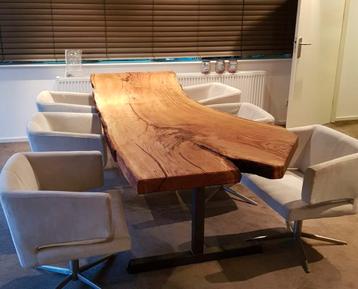 Unieke houten tafels planken en meubels op maat beschikbaar voor biedingen