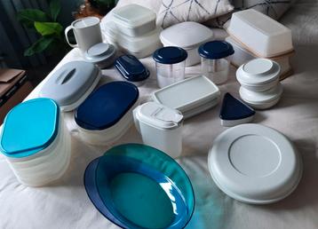 Grote partij tupperware beschikbaar voor biedingen