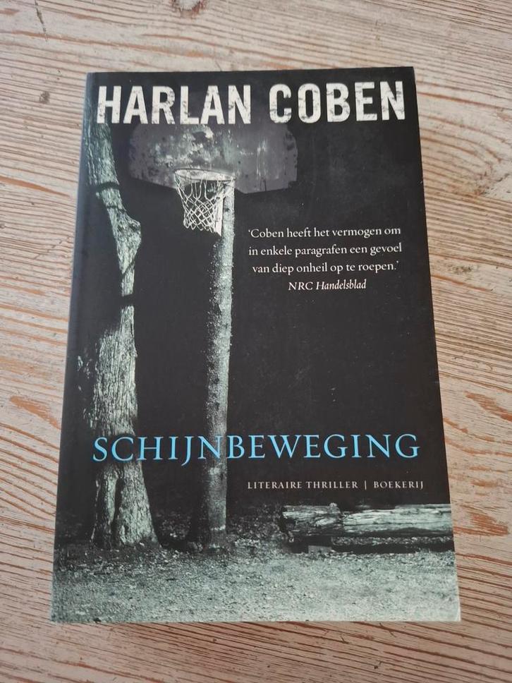 Schijnbeweging - Harlan Coben, Boeken, Thrillers, Zo goed als nieuw, Ophalen of Verzenden