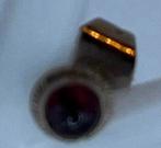 ZILVERKLEURIGE OORKNOPJES VOORZIEN VAN EEN RODE STEENTJE, Ophalen of Verzenden, Nieuw, Overige kleuren, Knopjes of Stekers