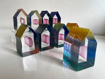 Kosta Boda Art Glass Bertil Vallien ‘Country Living’ House beschikbaar voor biedingen