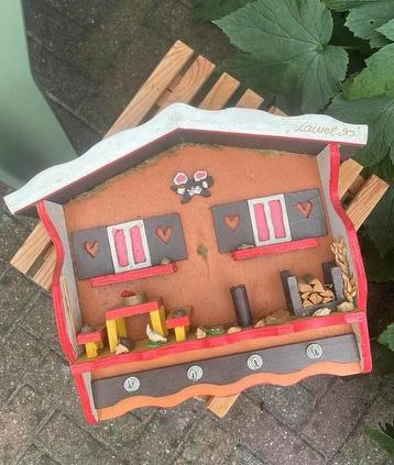 Oostenrijks sleutelkastje, huisje, retro beschikbaar voor biedingen