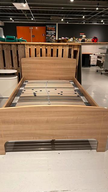 120x200 bed electrisch beschikbaar voor biedingen