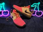 SAMPLE NIKE ROSHE TWO, Kleding | Dames, Schoenen, Ophalen of Verzenden, Nieuw, Sneakers of Gympen
