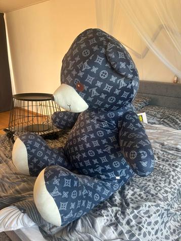 Grote LV beer knuffel! beschikbaar voor biedingen