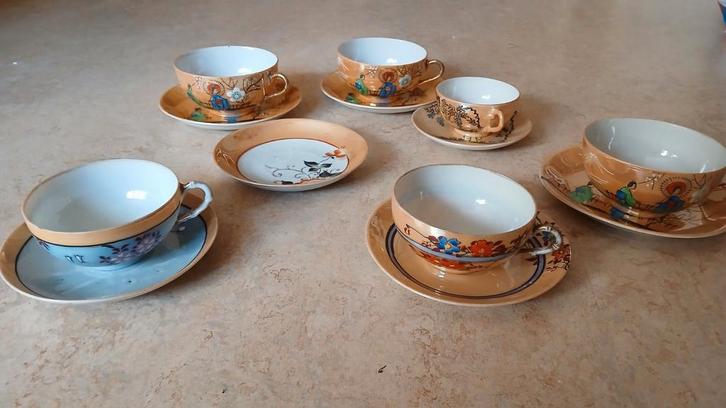 Japans porselein. theekopjes/schoteltjes .  Goudkleurig, Huis en Inrichting, Keuken | Servies, Zo goed als nieuw, Kop(pen) en/of Schotel(s)
