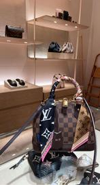 Louis vuitton alma bb, Sieraden, Tassen en Uiterlijk, Tassen | Damestassen, Ophalen of Verzenden, Zo goed als nieuw, Bruin, Handtas
