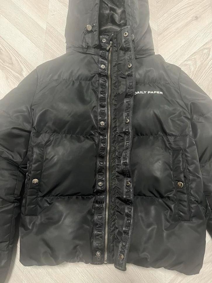 Daily Paper Zwarte Puffer Jas maat S (valt iets groter), Kleding | Heren, Jassen | Winter, Zo goed als nieuw, Zwart, Ophalen of Verzenden