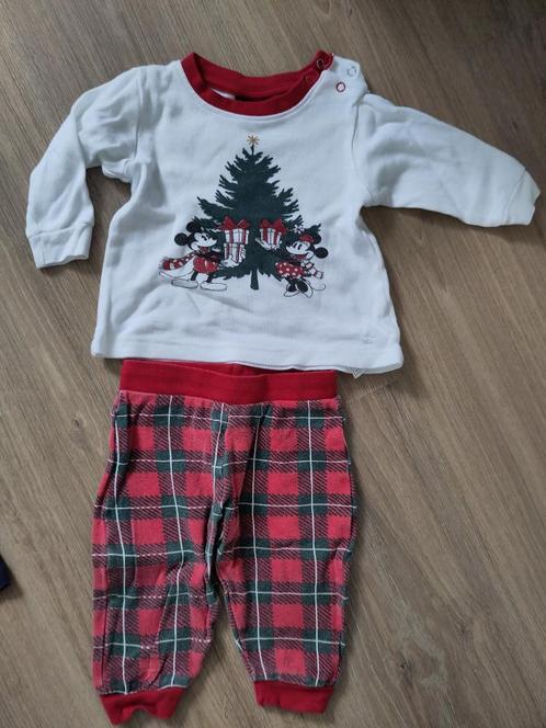 Disney kerstpakje/pyjama mt 74, Kinderen en Baby's, Babykleding | Maat 74, Zo goed als nieuw, Jongetje of Meisje, Nacht- of Onderkleding