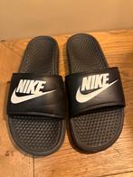 Nike Bad Slippers - Maat 42,5, Kleding | Dames, Ophalen of Verzenden, Gedragen, Zwart, Slippers