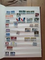 2 albums met postzegels en nog een doos losse, Postzegels en Munten, Postzegels | Volle albums en Verzamelingen, Ophalen