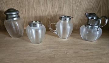 4 antieke vaasjes en kannetjes draadglas beschikbaar voor biedingen