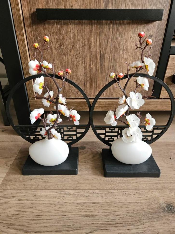 Decoratieve bloemen in vaas - Set van 2, Huis en Inrichting, Woonaccessoires | Vazen, Zo goed als nieuw, Wit, Minder dan 50 cm
