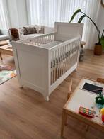 Handgeschilderd baby ledikant wit hoogglans, Kinderen en Baby's, Babywiegjes en Ledikanten, Ophalen, Zo goed als nieuw, Ledikant