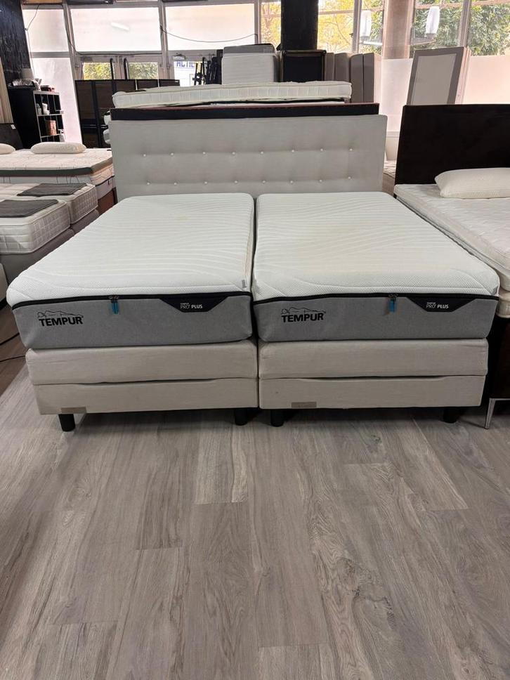 Elektrische Caresse Boxspring + Tempur Matrassen pro plus, Huis en Inrichting, Slaapkamer | Bedden, Zo goed als nieuw, Tweepersoons