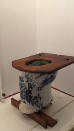 Antiek toilet met originele houten bril, Ophalen