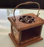 Voetenstoof, heel bijzonder, met houtsnijwerk en keramiek, Antiek en Kunst, Ophalen of Verzenden