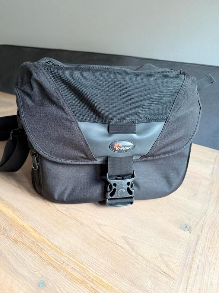 Lowepro Stealth Reporter D400 AW – Schouder/cameratas, Audio, Tv en Foto, Fotografie | Fototassen, Gebruikt, Schoudertas, Lowepro