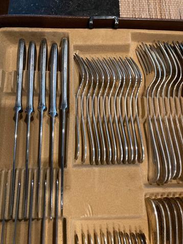 Verzilverd bestekset beschikbaar voor biedingen