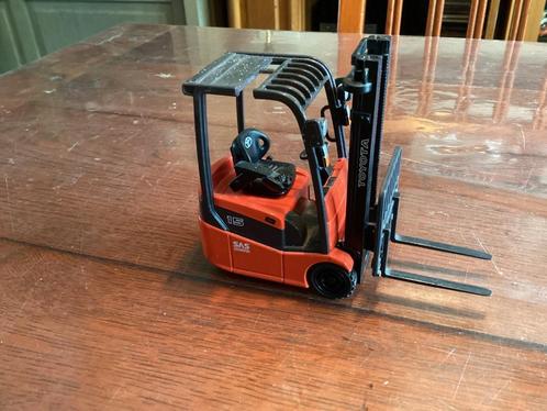 Schaalmodel 1:24 Toyota 3 wiel heftruck Ros, Hobby en Vrije tijd, Modelauto's | 1:24, Nieuw, Overige typen, Overige merken, Ophalen of Verzenden