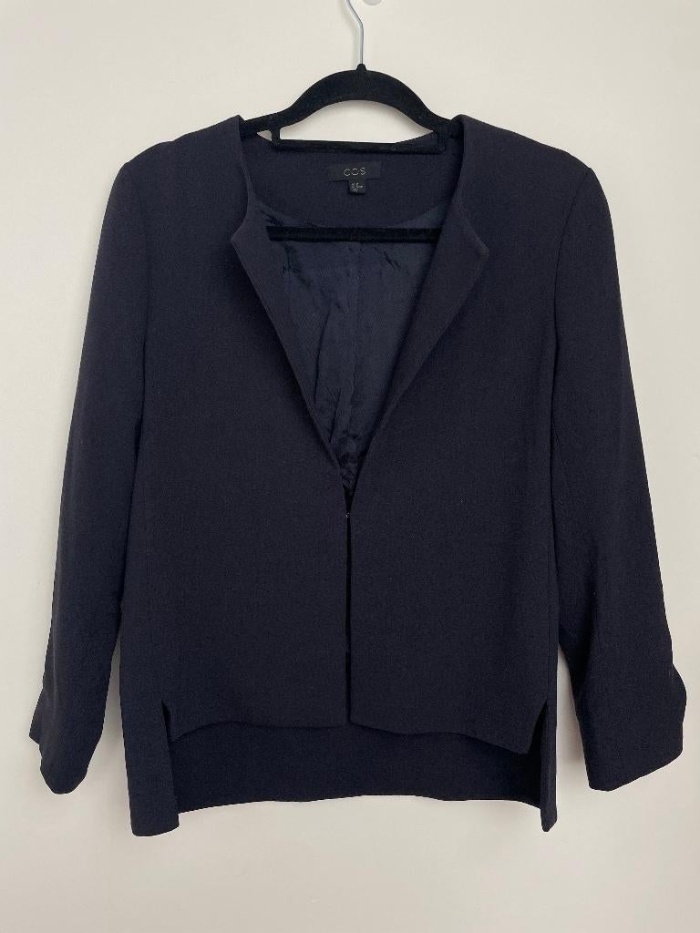 COS donkerblauwe kantoor blazer kraagloos maat 38, Maat 38/40 (M), COS, The Cos Company B.V., Blauw