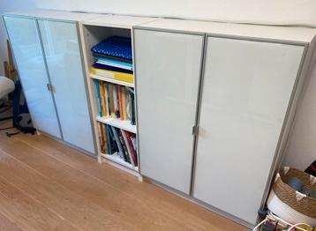 Kast kantoor/ boeken 200cm breed, 105cm hoog, 31cm breed beschikbaar voor biedingen
